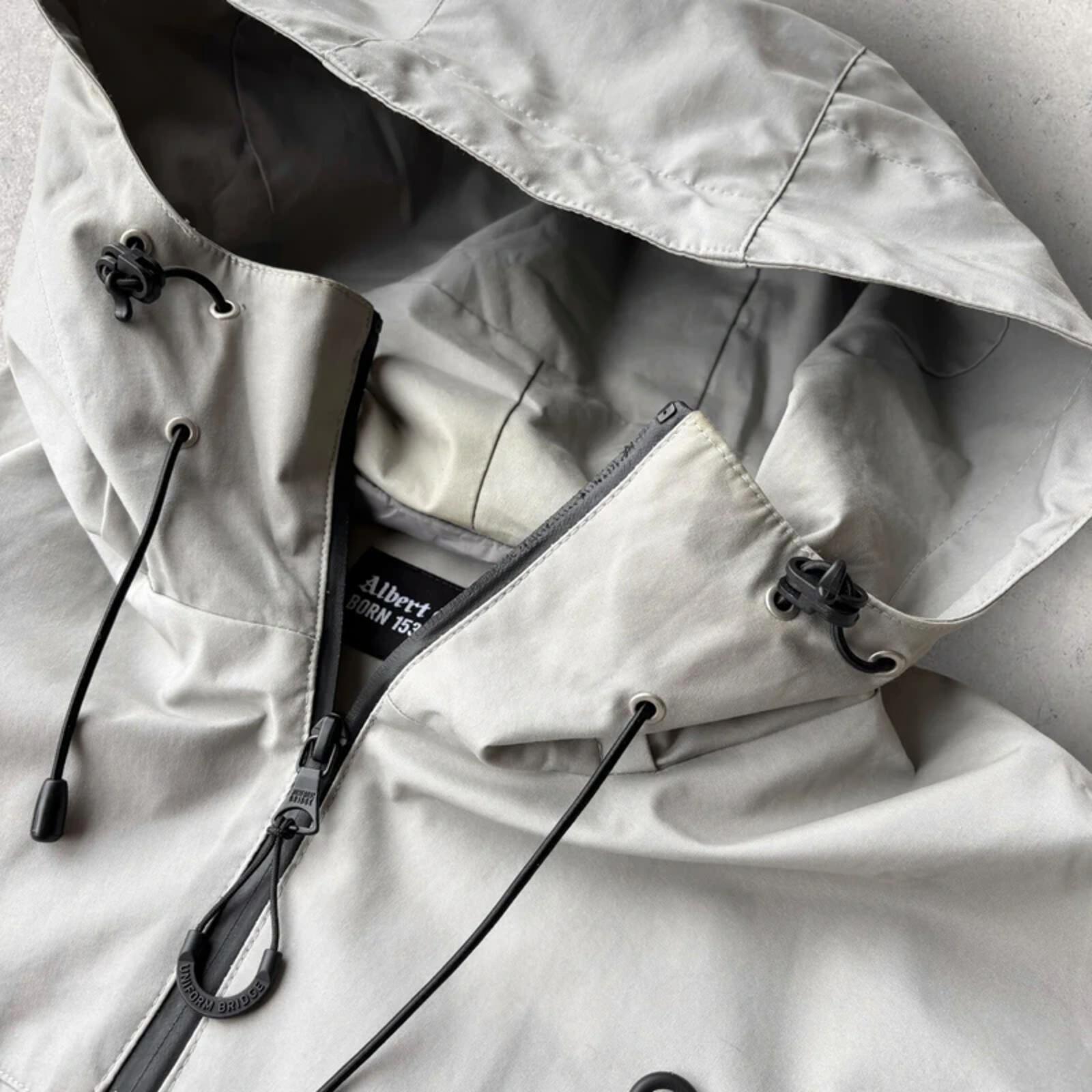 Uniform Bridge Water Resistant Mountain Jacket Grey M