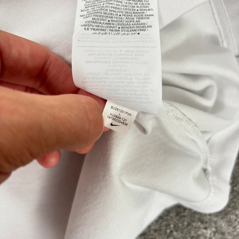 Nike ACG Iguana Graphic T Shirt White L