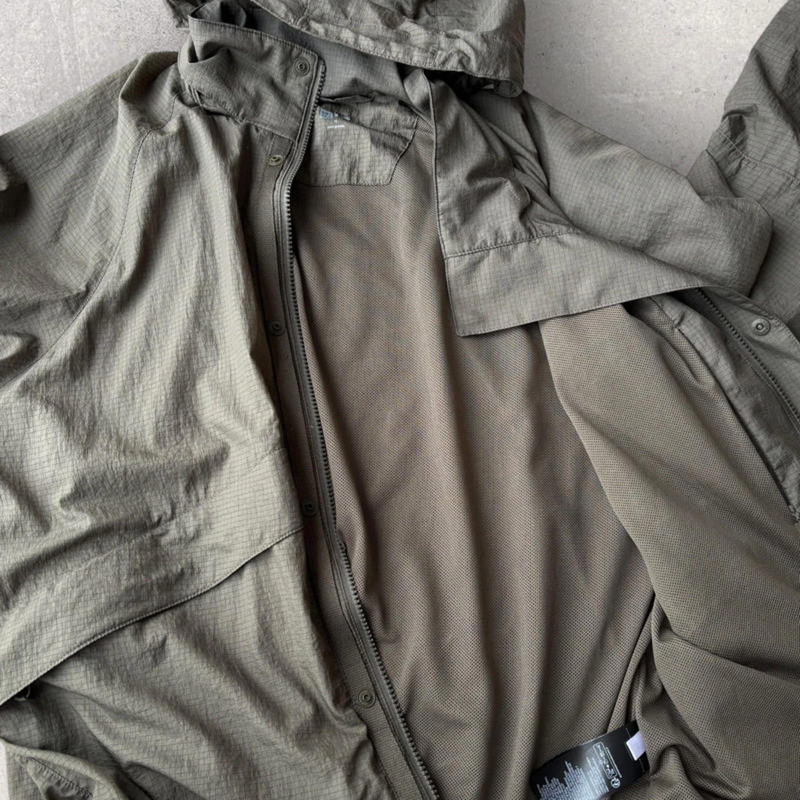 Uniqlo Technical Windbreaker Khaki Size M