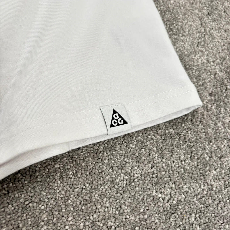 Nike ACG Iguana Graphic T Shirt White L
