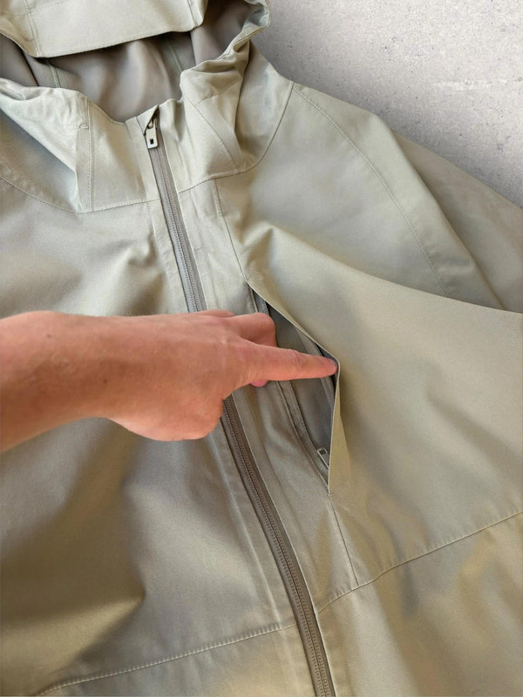 Uniqlo Blocktech 3D Cut Windbreaker Beige Size XL