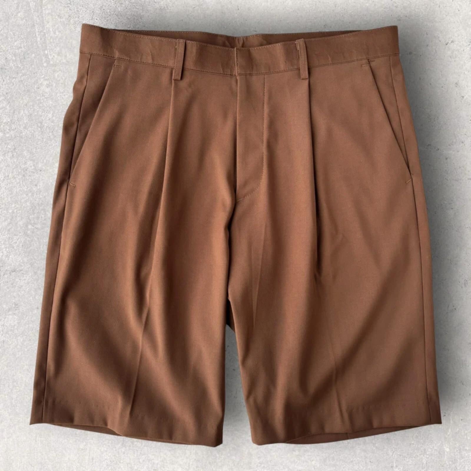 Uniform Bridge Pleated Bermuda Short Brown L
